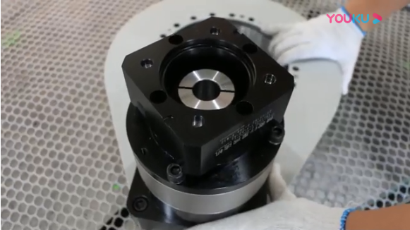 直齒驅(qū)動（齒輪式回轉(zhuǎn)驅(qū)動）配行星減速機